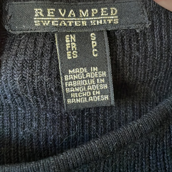 Revamped sweater knits cropped top open back - Picture 3 of 3